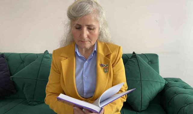 Azeri yazar, şehitler için yazdığı 28 kitabı il il gezerek kütüphanelere bırakıyor