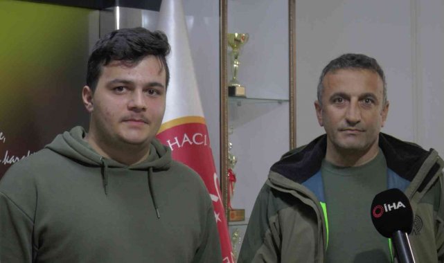 Baba-oğul aynı üniversitede eğitim görüyor