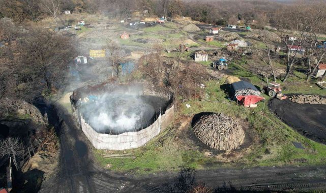 Babadan kalma kömürcülük mesleğini 45 yıldır sürdürüyorlar