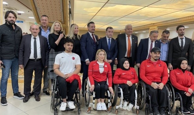 Bağcılar'da mankenler, 'Dünya Engelliler Günü' nedeniyle podyuma çıktı