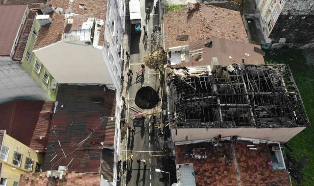 Bağcılar'da yangın sonrası yol çöktü