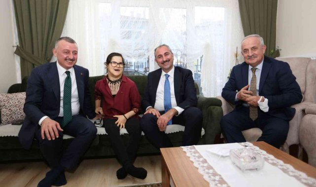 Bakan Gül, Gülşah'ın evine konuk oldu
