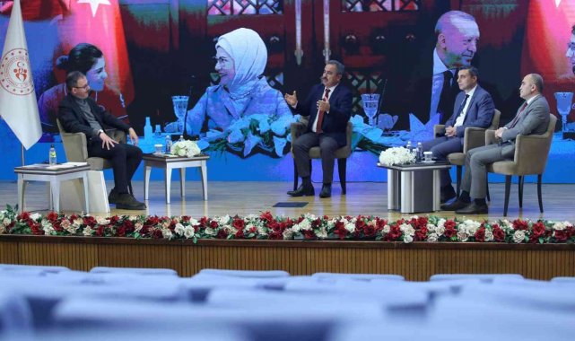 Bakan Kasapoğlu: "Yurtlara ikinci bir üniversite felsefesiyle yaklaşıyoruz"