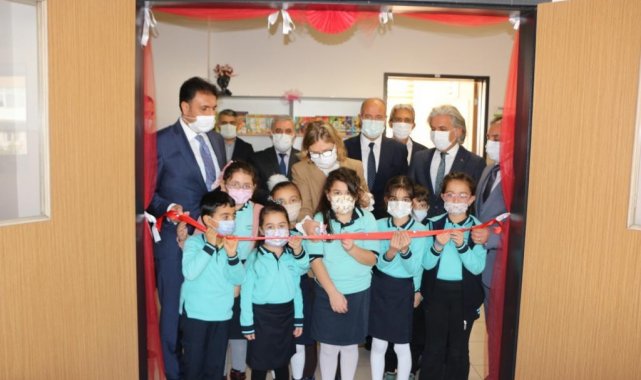 Bakan Yardımcısı Aşkar, İzmir'de kütüphane ve ana sınıfı açılışları gerçekleştirdi
