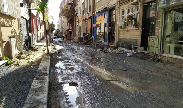 Bakırköy&#039;de altyapı çalışmasında cadde çamur deryasına döndü