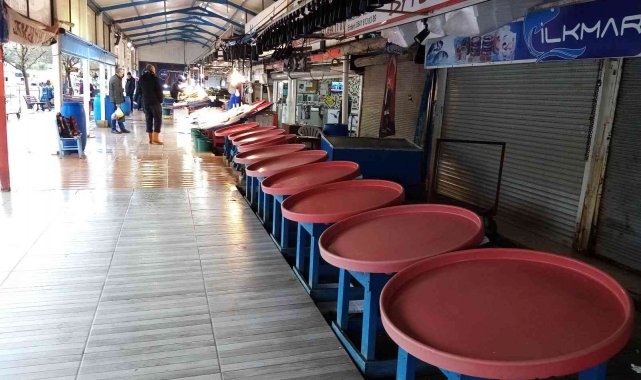 Balık tezgahları buz kesti