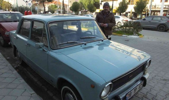 Balıkesir'de emekli müdürün eski araba tutkusu