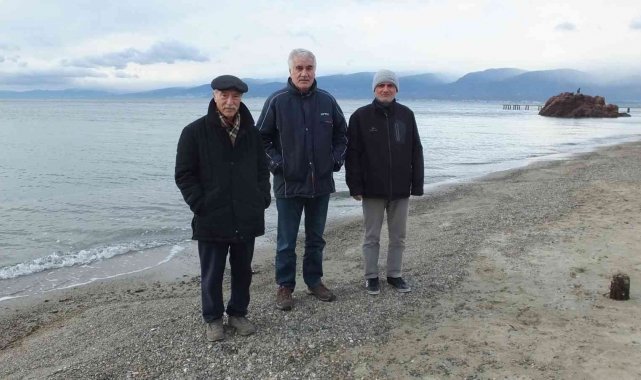 Balıkesir&#039;de mavi bayraklı plajlar emeklilere yürüyüş mekanı oldu