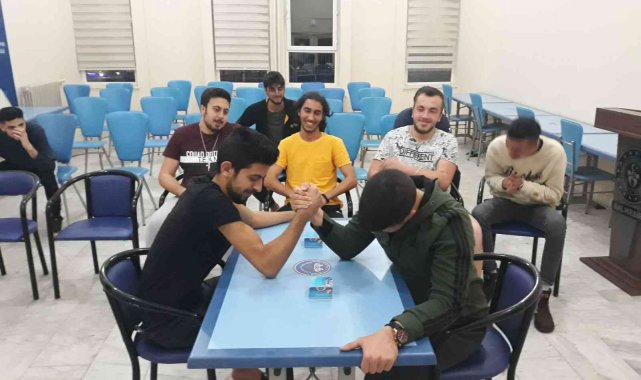 Balıkesirli gençler turnuvalarda buluştu