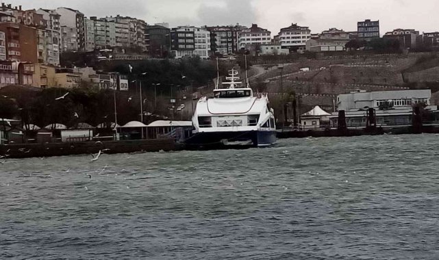 Bandırma'da fırtına deniz ulaşımını olumsuz etkiliyor