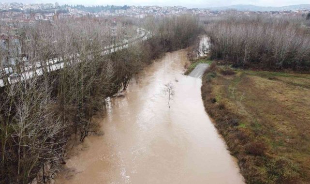Bartın Irmağı yükseldi, iskeleler su altında kaldı