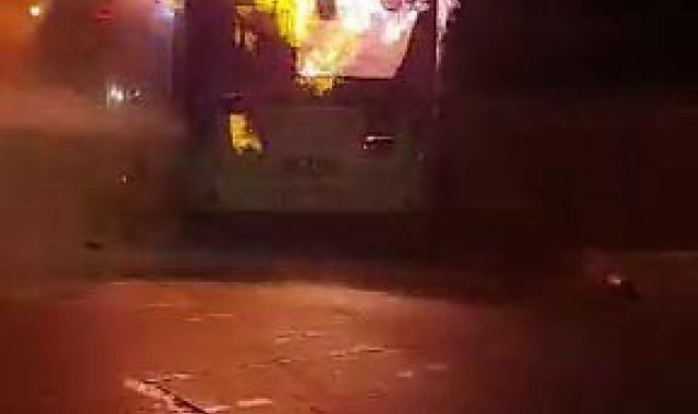 Başakşehir'de korku dolu anlar, İETT otobüsü alev alev yandı