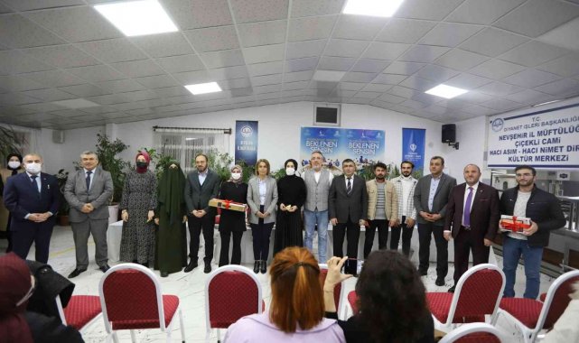 Başarılı öğrenciler ödüllendirildi