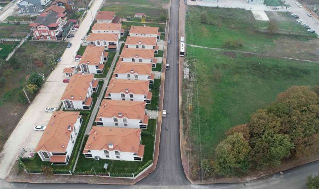 Başiskele&#039;de 2 buçuk yılda 156 kilometrelik yol konfor kazandı