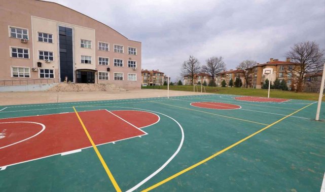 Başiskele'de okul bahçeleri renkleniyor