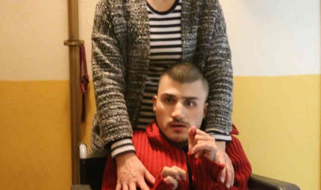 Başkan Atay&#039;dan yürüme engelli Yavuz&#039;a tekerlekli sandalye