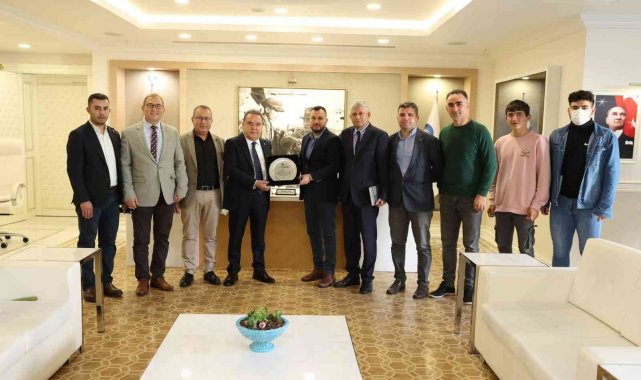 Başkan Böcek'ten Şampiyon raftingcilere destek