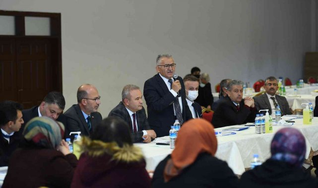 Başkan Büyükkılıç 22 günde 13 ilçede 533 muhtar ile görüştü