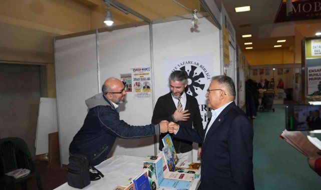 Başkan Büyükkılıç kitapseverlerle buluştu
