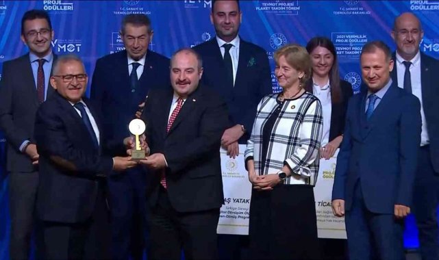 Başkan Büyükkılıç ödülünü Bakan Varank&#039;ın elinden aldı