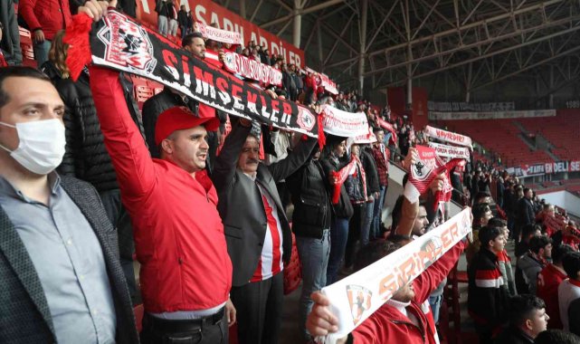 Başkan Deveci'den Samsunspor'a tribünden destek