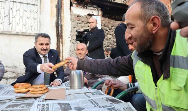 Başkan Eroğlu'dan belediye işçilerine çay ile simit ikramı