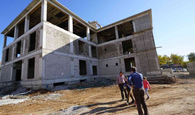 Başkan Kılınç, gençlik merkezi inşaatında incelemelerde bulundu