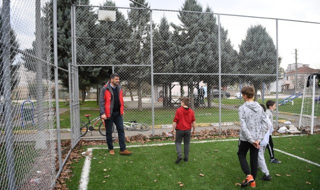Başkan Kocaman, çocuklarla birlikte futbol oynadı