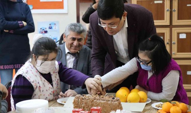 Başkan Özcan özel öğrencilerle Yerli Malı Haftası&#039;nı kutladı