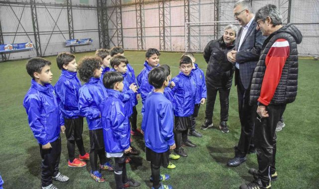 Başkan Özkan&#039;dan altyapı sporcularına sürpriz ziyaret