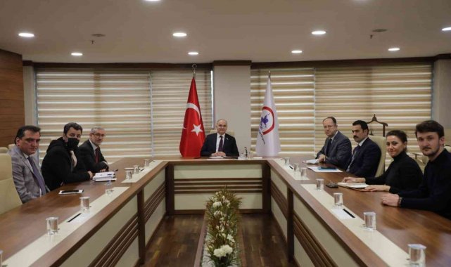 Başkan Özlü, eğitim işini sıkı tutuyor