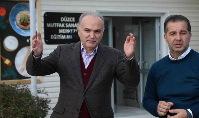 Başkan Özlü eğitim mutfağını inceledi