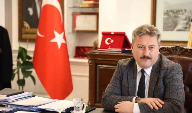 Başkan Palancıoğlu'ndan ödül alan ERÜ Öğretim Üyelerine tebrik