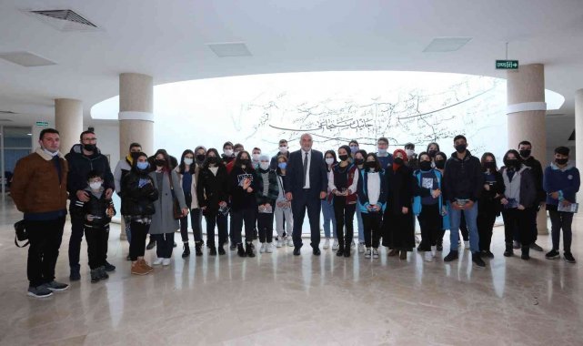 Başkan Sandıkçı bilim turuna çıkan gençleri ağırladı