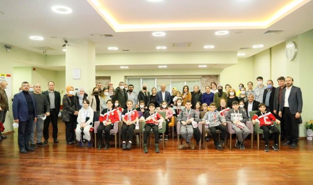 Başkan Söğüt, yüzücülerle bir araya geldi