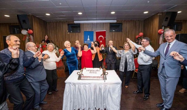 Başkan Soyer huzurevi sakinlerinin yeni yılını kutladı