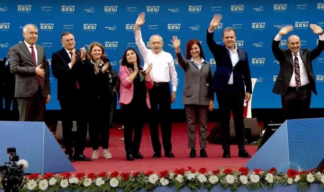 Başkan Soyer ve İzmir'deki belediye başkanları Mersin'deki mitinge katıldı