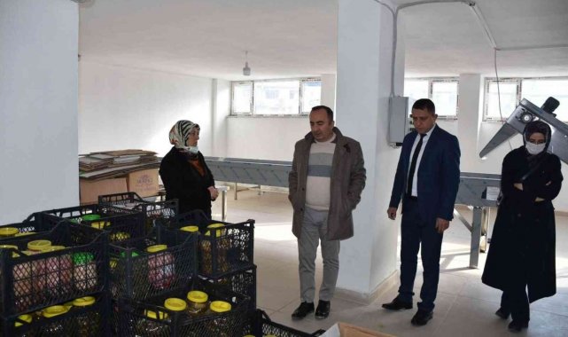 Başkan Sülük'ten turşu atölyesinde inceleme