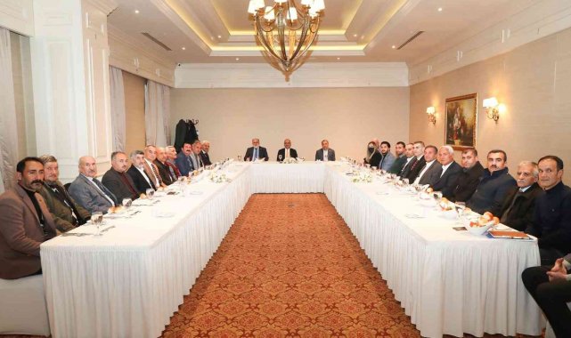 Başkan Vekili Aydın muhtarlarla bir araya geldi