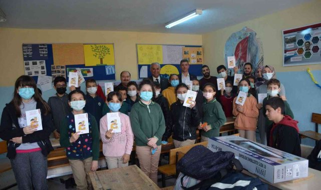 Başkan Yaman, öğrencilerle birlikte kitap değerlendirmesi yaptı