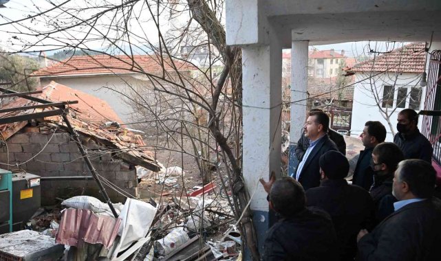 Başkan Yılmaz patlamada harap olan evi yapma sözü verdi
