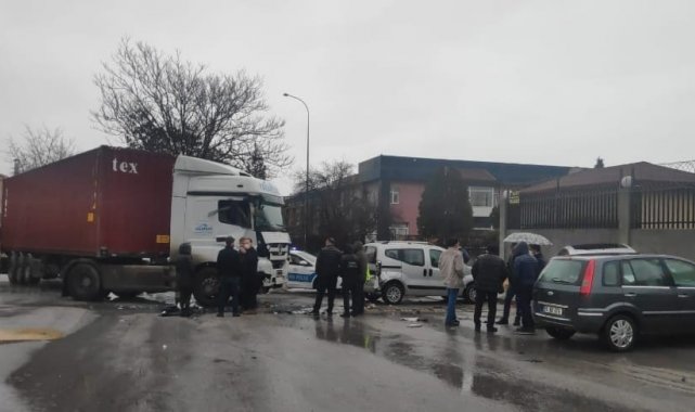 Başkent'te servis aracı tır ile çarpıştı: 6 yaralı