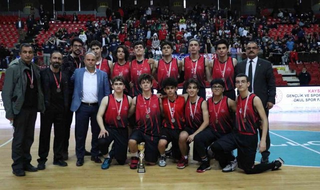 Basketbolda şampiyon Erciyes Koleji oldu