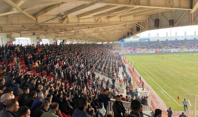 Batman Petrolspor - Erbaaspor maçında dostluk örneği