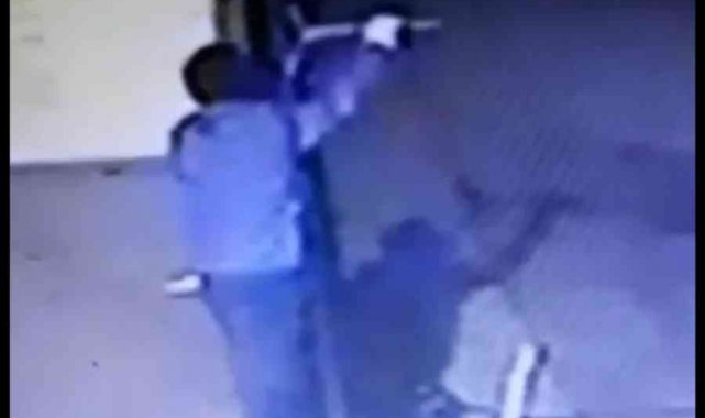 Batman&#039;da duvardan tırmanan hırsız internet kablosunu çaldı