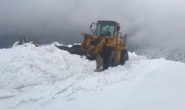 Batman'da şantiye ekipleri köyde mahsur kalan cenaze için seferber oldu