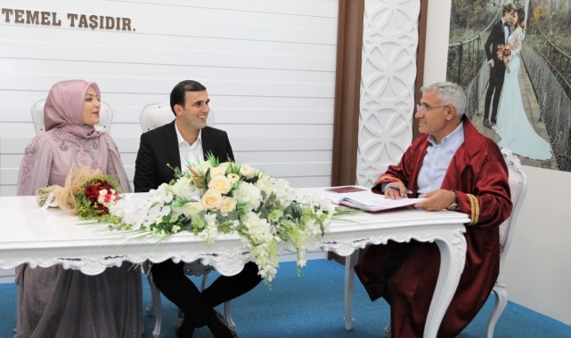 Battalgazi&#039;de bin 58 çift evliliğe &quot;evet&quot; dedi