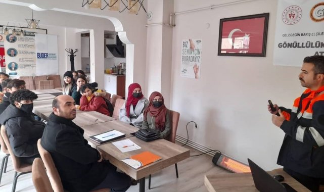 Bayburt&#039;ta Uluslararası Öğrenciler Derneği mensuplarına afet farkındalık eğitimi verildi