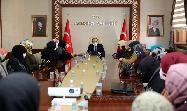 Bayburtlu Bacılar Kooperatifi üyeleri Vali Epcim'le bilgi alışverişinde bulundu