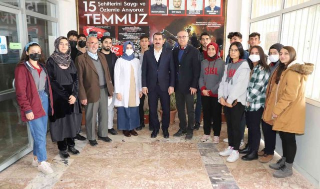 Baydilli liseli öğrencilerle biraya geldi